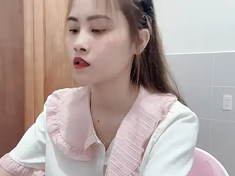 Snapshot of Truclynk1702 chatting on October 6, 2:58 pm Truclynk1702 online show from October 6, 2:58 pm