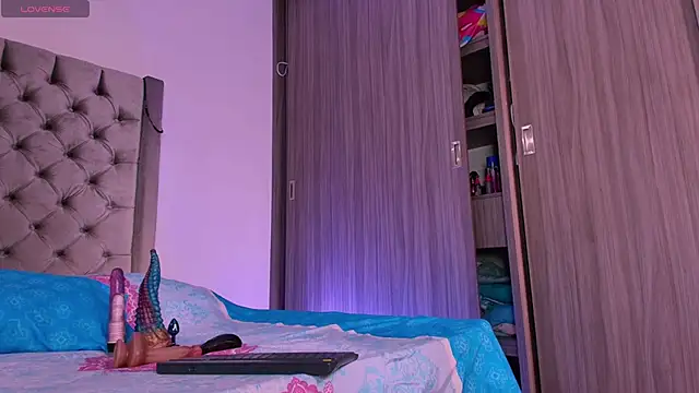 dreamsussi online show from April 16, 9:39 pm