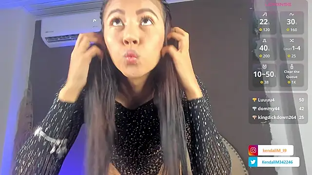 Snapshot of _Kendall_19 chatting on November 25, 7:58 pm Kendall 19 online show from November 25, 7:58 pm