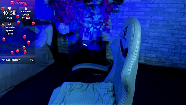Snapshot of Mira_Fyre chatting on October 13, 10:32 pm Mira Fyre online show from October 13, 10:32 pm