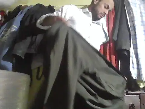 Snapshot of ursdreamperson chatting on December 4, 2:37 pm ursdreamperson online show from December 4, 2:37 pm