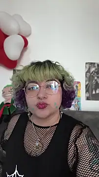 Snapshot of XxGreenGoodxX chatting on May 26, 6:37 pm XxGreenGoodxX online show from May 26, 6:37 pm