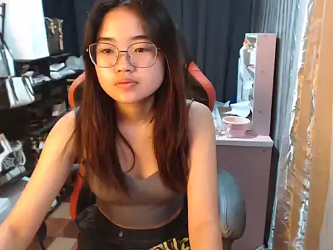 urhoneybunny25 online show from October 13, 8:53 pm