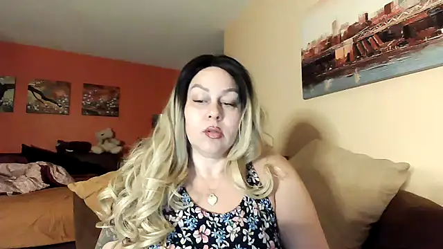 Snapshot of number1slut chatting on January 8, 12:49 am number1slut online show from January 8, 12:49 am