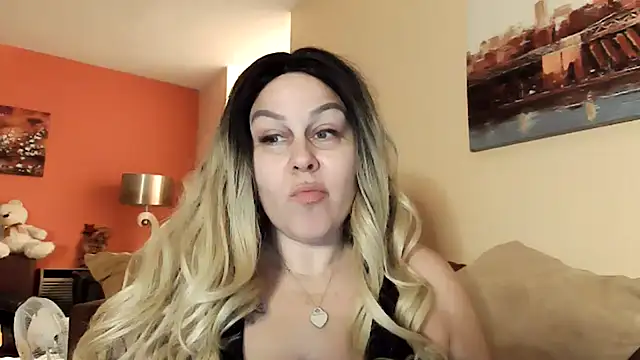 Snapshot of number1slut chatting on January 14, 2:08 am number1slut online show from January 14, 2:08 am