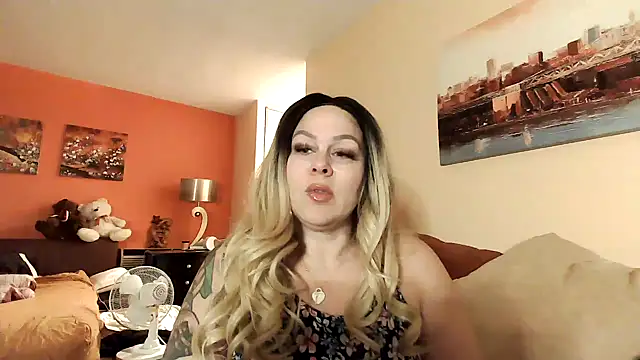 Snapshot of number1slut chatting on January 16, 11:06 pm number1slut online show from January 16, 11:06 pm