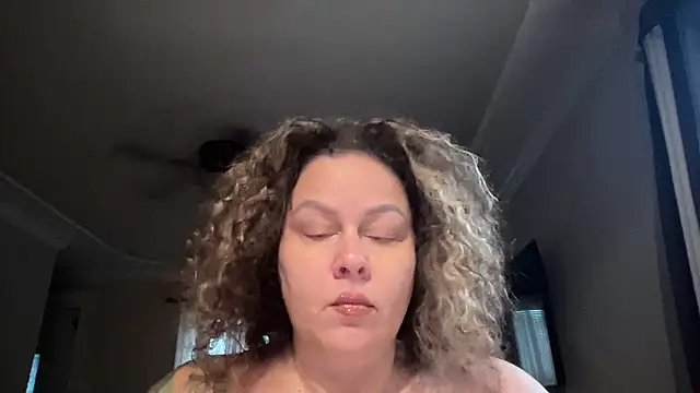 Snapshot of number1slut chatting on October 8, 1:20 pm number1slut online show from October 8, 1:20 pm