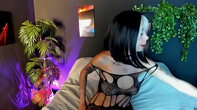 Evelyn Russoo online show from September 24, 1:58 pm