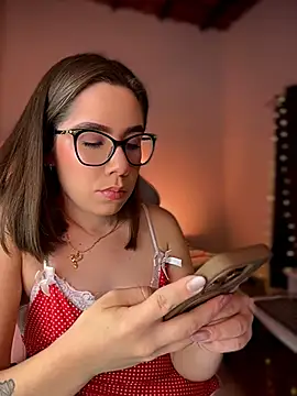 Snapshot of AlejaTacoa_ chatting on July 6, 4:20 am AlejaTacoa online show from July 6, 4:20 am