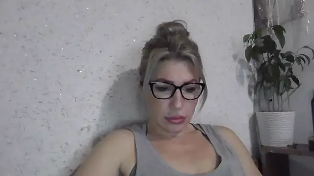 Snapshot of fox_red_lady7 chatting on December 16, 10:53 am fox red lady7 online show from December 16, 10:53 am