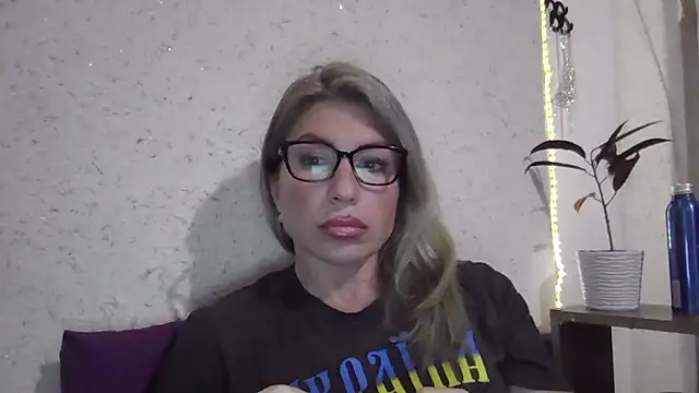 Snapshot of fox_red_lady7 chatting on January 9, 4:54 pm fox red lady7 online show from January 9, 4:54 pm