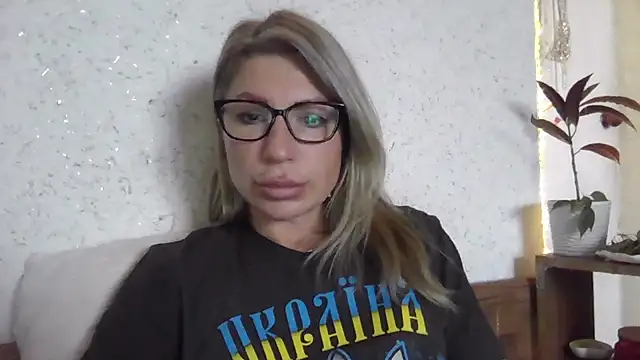 Snapshot of fox_red_lady7 chatting on January 10, 12:51 pm fox red lady7 online show from January 10, 12:51 pm