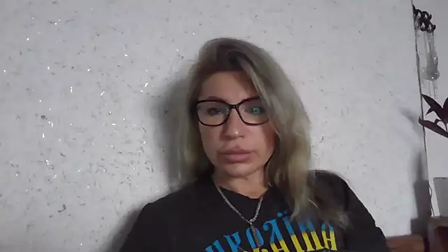 Snapshot of fox_red_lady7 chatting on January 11, 7:35 am fox red lady7 online show from January 11, 7:35 am