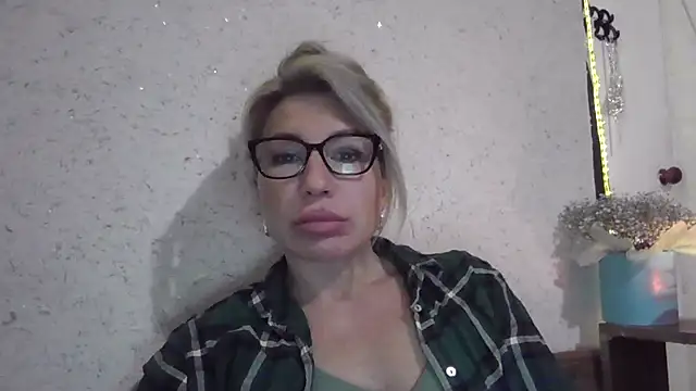 Snapshot of fox_red_lady7 chatting on January 14, 4:23 pm fox red lady7 online show from January 14, 4:23 pm