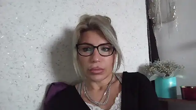 Snapshot of fox_red_lady7 chatting on January 15, 10:53 am fox red lady7 online show from January 15, 10:53 am