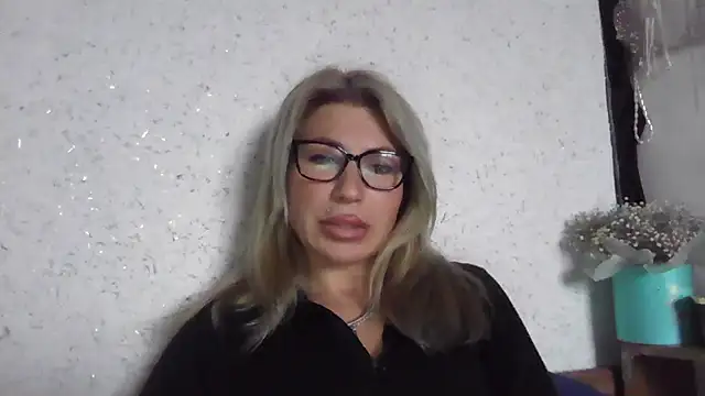 Snapshot of fox_red_lady7 chatting on January 18, 11:25 am fox red lady7 online show from January 18, 11:25 am