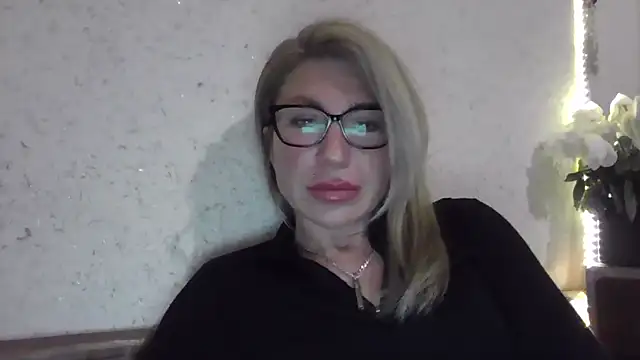 Snapshot of fox_red_lady7 chatting on February 3, 6:57 pm fox red lady7 online show from February 3, 6:57 pm