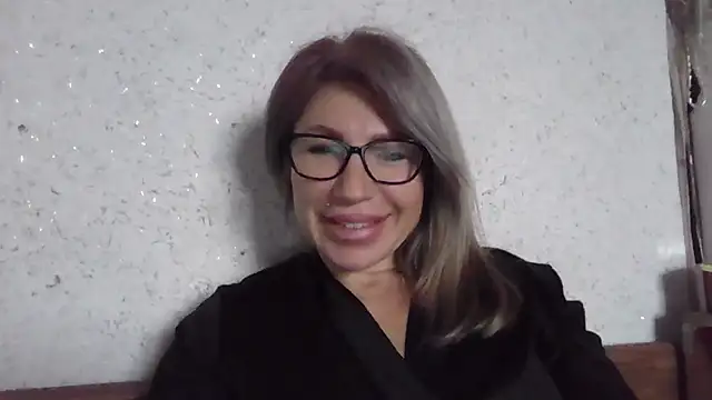 Snapshot of fox_red_lady7 chatting on February 14, 10:23 am fox red lady7 online show from February 14, 10:23 am