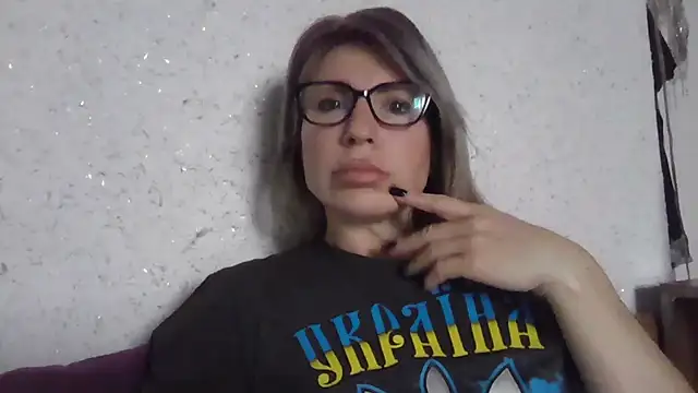 Snapshot of fox_red_lady7 chatting on February 15, 9:08 am fox red lady7 online show from February 15, 9:08 am