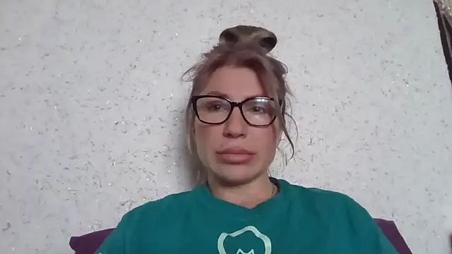 Snapshot of fox_red_lady7 chatting on February 21, 8:59 am fox red lady7 online show from February 21, 8:59 am