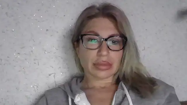 fox red lady7 online show from April 10, 9:25 am