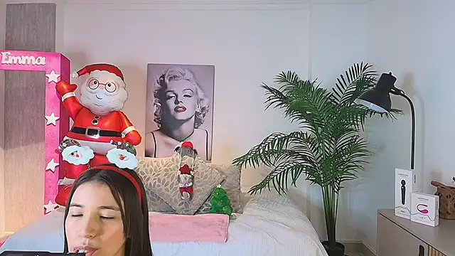 LUNAA    online show from December 1, 3:55 am