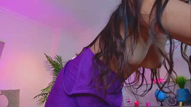 LUNAA    online show from April 6, 3:59 am