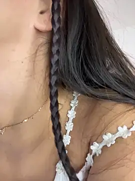 LUNAA    online show from April 18, 3:32 am