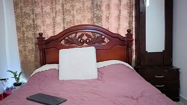 Snapshot of Kloewolf chatting on January 5, 8:34 pm Kloewolf online show from January 5, 8:34 pm