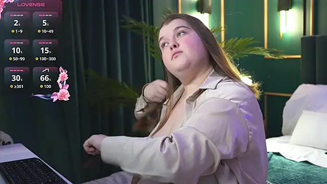 Snapshot of Mia_Ray chatting on November 28, 5:48 pm Mia Ray online show from November 28, 5:48 pm