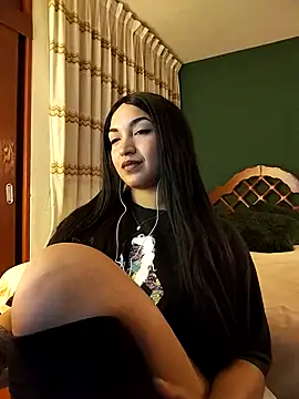 FallsForHerSmile online show from March 22, 9:02 am