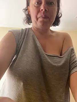 Snapshot of Kiravix chatting on September 17, 7:43 am Kiravix online show from September 17, 7:43 am