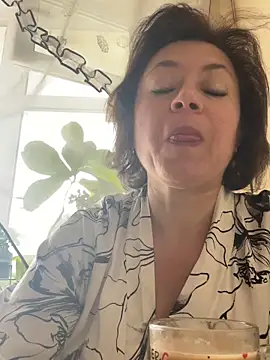 Snapshot of Kiravix chatting on September 19, 7:32 am Kiravix online show from September 19, 7:32 am