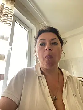 Snapshot of Kiravix chatting on October 6, 9:18 am Kiravix online show from October 6, 9:18 am