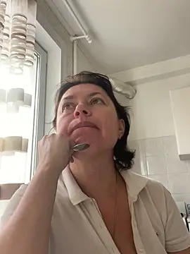 Snapshot of Kiravix chatting on October 13, 7:41 am Kiravix online show from October 13, 7:41 am