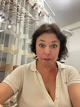 Snapshot of Kiravix chatting on November 2, 1:35 pm Kiravix online show from November 2, 1:35 pm