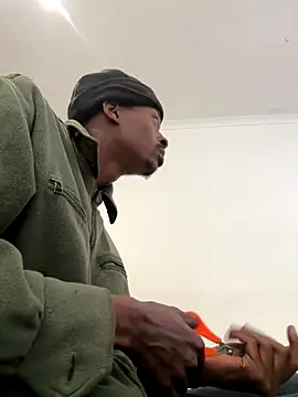 Snapshot of AllDayBbC chatting on November 11, 9:42 am AllDayBbC online show from November 11, 9:42 am