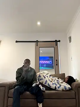 Snapshot of AllDayBbC chatting on December 15, 11:36 am AllDayBbC online show from December 15, 11:36 am