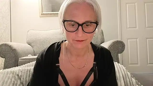 Velvet-Secrets online show from April 2, 9:45 pm