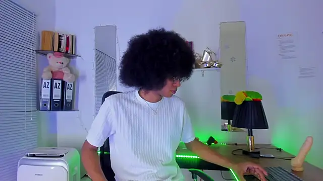 Snapshot of DEAMOL chatting on November 6, 6:31 pm DEAMOL online show from November 6, 6:31 pm