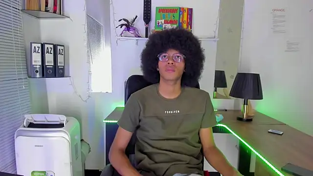 Snapshot of DEAMOL chatting on November 7, 6:30 pm DEAMOL online show from November 7, 6:30 pm