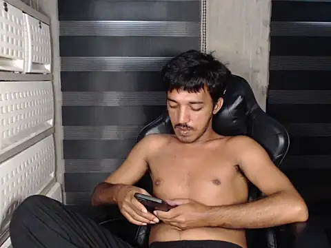 Snapshot of RowyCam chatting on November 8, 1:06 am RowyCam online show from November 8, 1:06 am