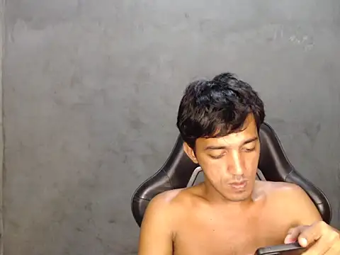 Snapshot of RowyCam chatting on December 1, 8:08 am RowyCam online show from December 1, 8:08 am