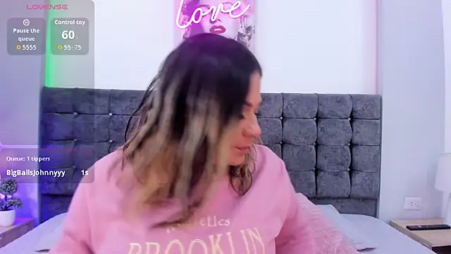 isabella horney  online show from October 5, 7:56 pm