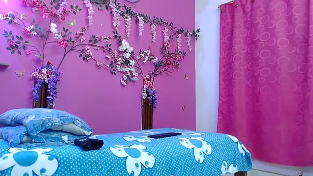 skinnybarbie022 online show from May 14, 12:34 pm