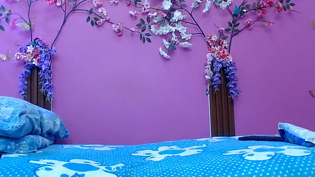 skinnybarbie022 online show from July 3, 12:39 am