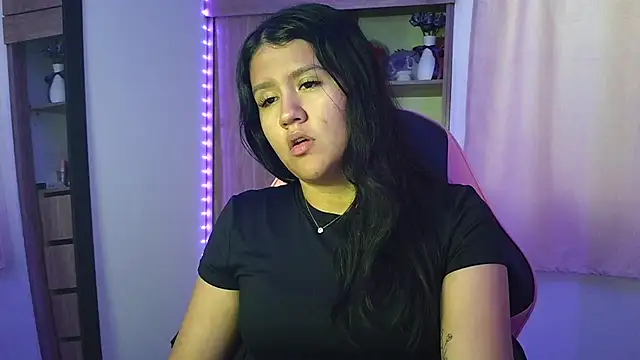 Oliviawatson1 online show from November 27, 8:22 pm