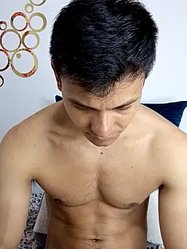 Snapshot of Valois2025 chatting on November 9, 1:04 am Valois2025 online show from November 9, 1:04 am