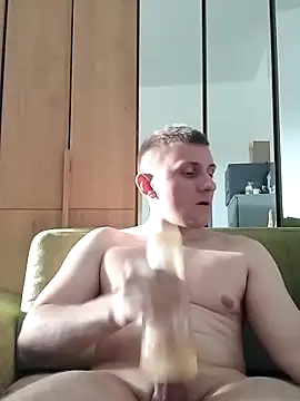 Snapshot of paulh22 chatting on December 18, 11:27 am paulh22 online show from December 18, 11:27 am