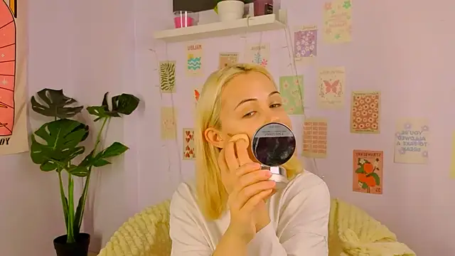 Charlotte Colinss online show from October 24, 3:25 am